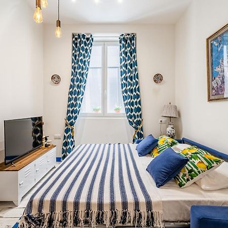 Studio Travel 24M2, 120M Vieux-Port ,Clim , Wifi ,Acces Autonome Avec Code Marseille Exteriér fotografie